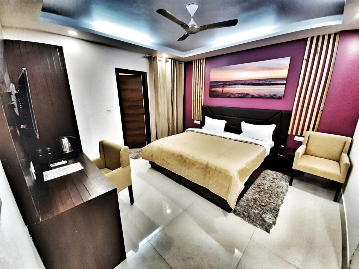 Hotel Aerocity Purple Orchid Neu-Delhi Exterior foto